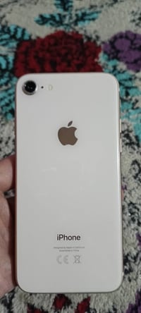 آيفون 8 • مقفل • شاشة فيها فطر