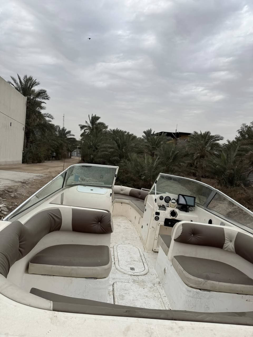 السلام عليكم للبيع زورق بس گرف امريكي الطول 5 ونص جديد كلش شاشه سستم صوت  اناره غطاس ماء گيجات بلاد فول 120 لتر فافون گصه بلاد السعر 60 ورقه وبي مجال قليل مكاني بصره ابو الخصيب نهر خوز رقم الهاتف ***********
