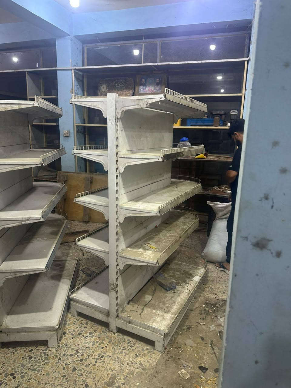 رفوف وبرادات ومجمدات لبيع بغداد جسر ديالى رقم المبايل ***********
