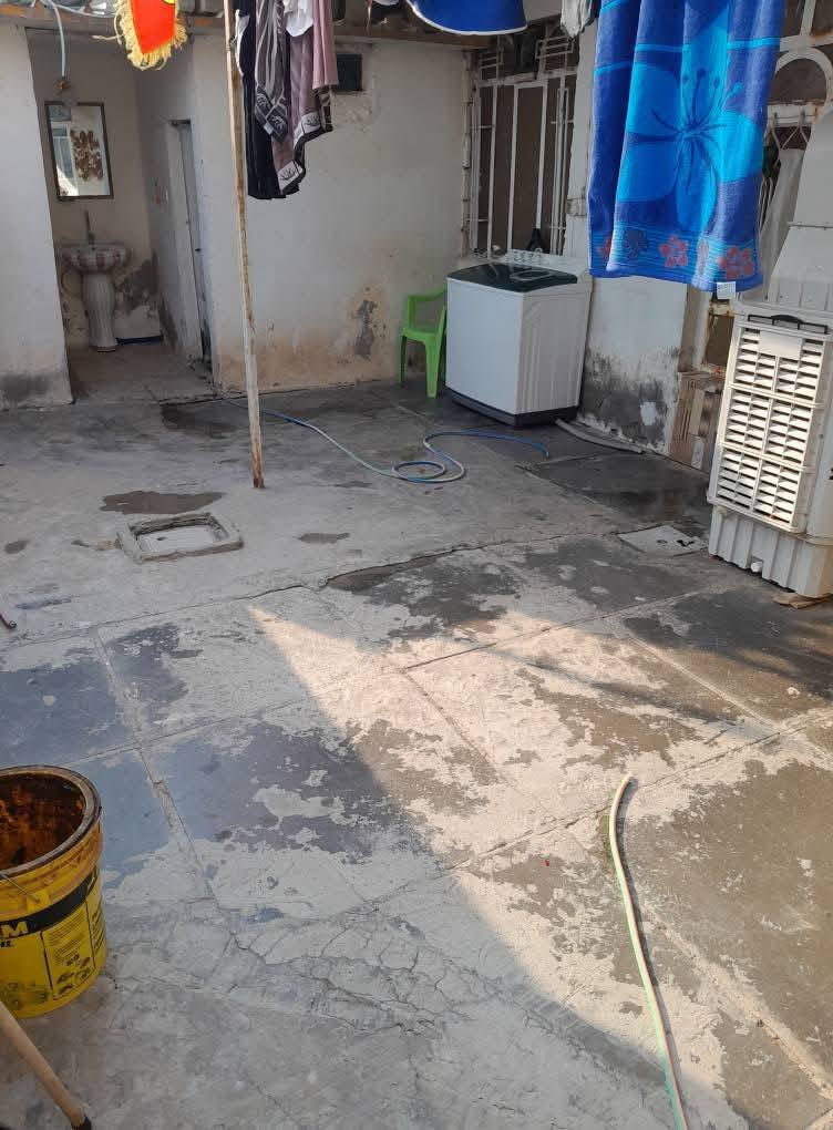 دار للبيع تجاوز مشمول بالتطويب ركن المعمل بدايه التجاوز مساحه 170 يتكون من استقبال ومطبخ وصاله وغرفتين للإستفسار ***********
