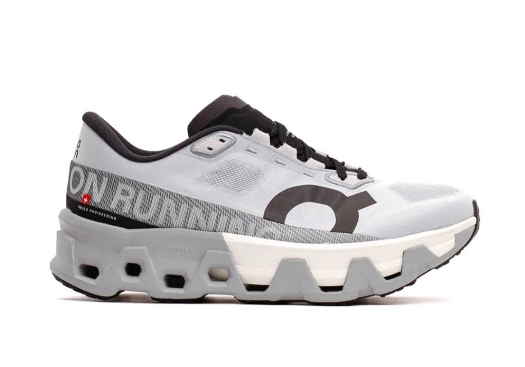 أون كلاود سويسري اورجينال 
غير مستخدم 
قياس 45 طول القدم 29
للمراسلة والاستفسار
واتساب ***********
