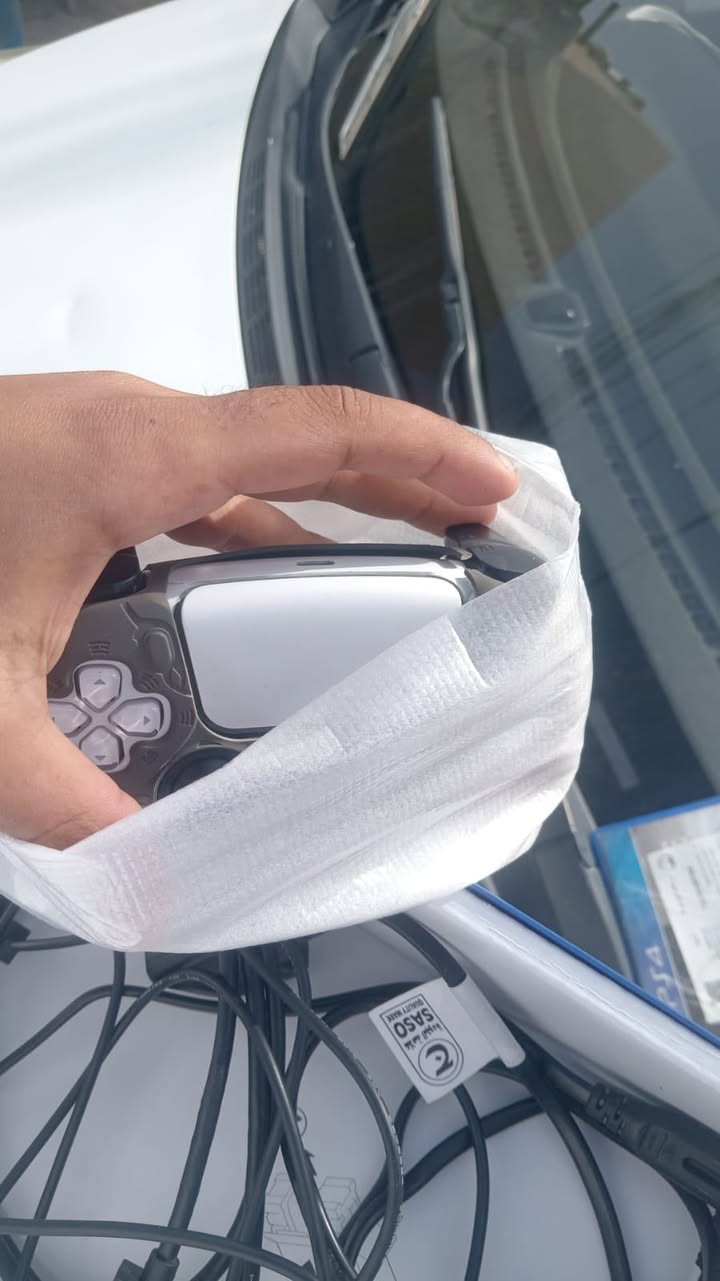 بلي 5 سلم ذاكره 1 تيرا
يجي ويا جوستك وكيبلات كامله وكارتون 
لا مصلح ولا مفتوح تاخذه مثل الجديد 
ضمان شهر


**إذا كنت صاحب هذا الإعلان وتريد حذفه لأي سبب، رجاءا أرسل رسالة إلى الدعم الفني**