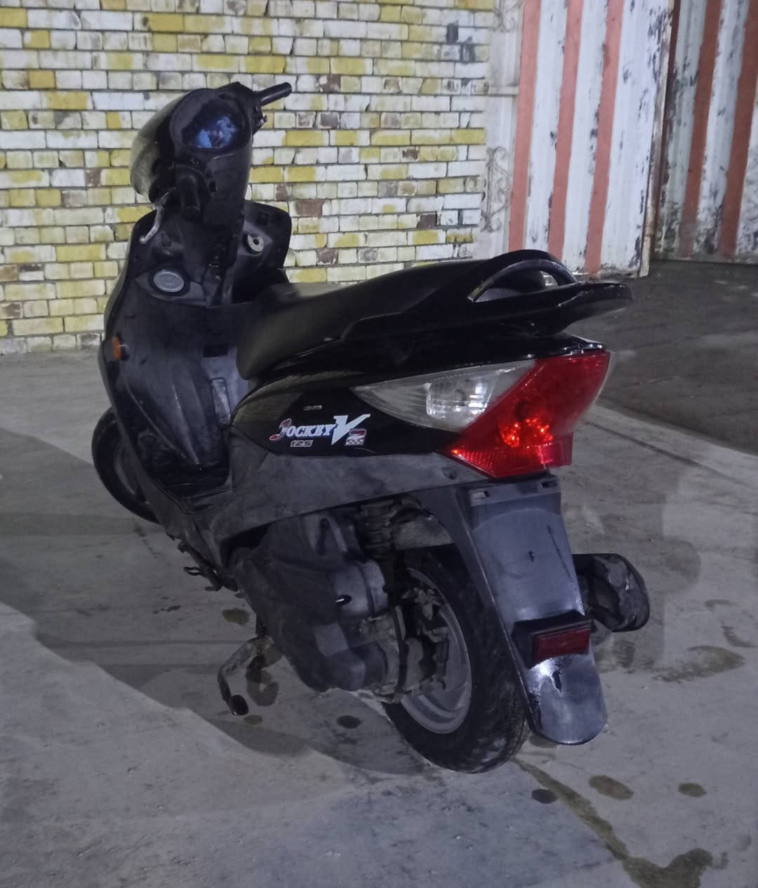 سلام عليكم دراجه البيع كامكو في توه ما مفتوحه كفاله عامه توني مأخذها من ربه صار لها 20 يوم من طالعه ما ناقصها شي موديل 13 السعر 850 بيها مجال تواصل *********** مكاني رفاعي
