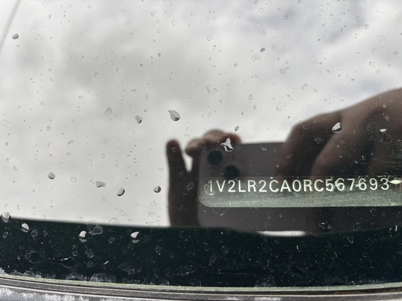 Volkswagen Atlas 2024
السلام عليكم 
اطلس 2024 مواصفات Se AWD 
بدون بانوراما 
لون اسود 
موديل 2024 
كشن كهربائي - 7 راكب - دبل اكسل 
شاشة كبير - رادار و حساسات 360
كشن تدفئه و هيتر - شغال 
قطعتين بي سبغ بدون دواخل و شانصي بشرط - كير و محرك و كهربائي حجر بيئه بشرط 
إرباك طاك راجعت بيلادي نفس شريكة 
سيارة شرط ارقام شيمالي 
بي مجال شهرين للترقيم 
مكان سيارة أربيل 
واتساب موجود 
***********
