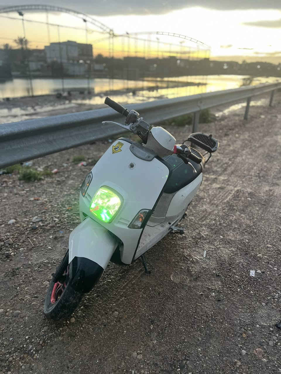 السلام عليكم
🛵دراجة ماكس بوليس( بيع او مراوس ) 
خير من الله كاملة
سلف هندر كهربائيات كلها شغالة
مكينة كاملة ما مفتوحة السعر 550 وبيها مجال 
متواجد خاص للاتصال ***********
