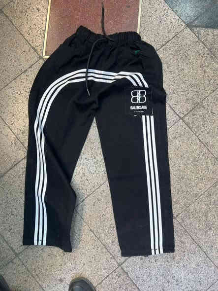 أزياء حيدر كاكا 
طويريج الشارع العام مقابل المصرف 
توصيل ***********
