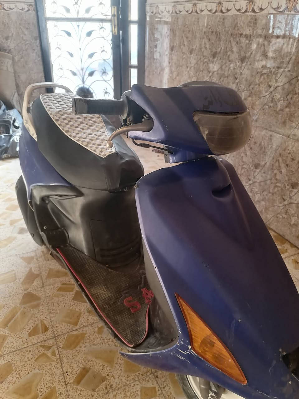السلام عليكم دراجه للبيع نضيفه ومكفوله شرط التراي وين ما تريد محرك نضيف كشر نضيف استعمال من الشغل للبيت للبيع أو مراوس باربعه كسر كلك أو أوراق سعرها 350 وبيها مجال للشراي عنوان نجف كوفه شارع المطار القديم اتصال ***********
