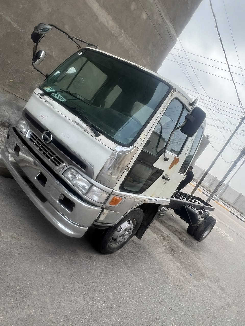 السلام عليكم هينو انكر ابوشفه فول عادي مكينه 80فاكيوم شيطان خطين سياره مكفوله من شاصيه 625بلادي من كير من مكينه كفاله عامه سعره مسجله وكامله 150بدون تسجيل يعني 110 مكانه بصره ***********
