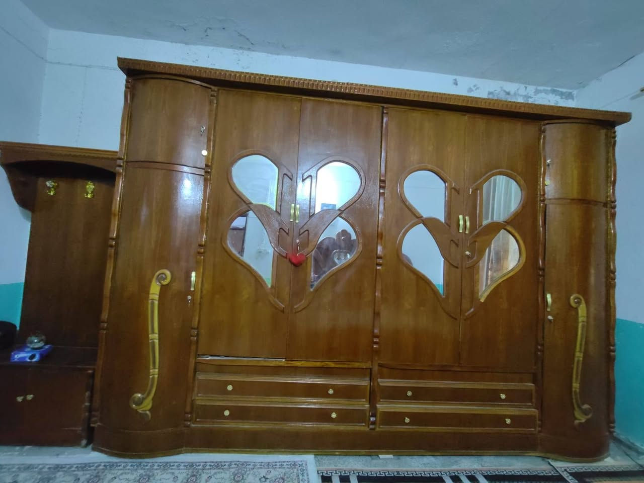 سلام عليكم
غرفة اخشاب للبيع صاج عراقي سعر 500 وبيها مجال 
مكان كنعان
***********
