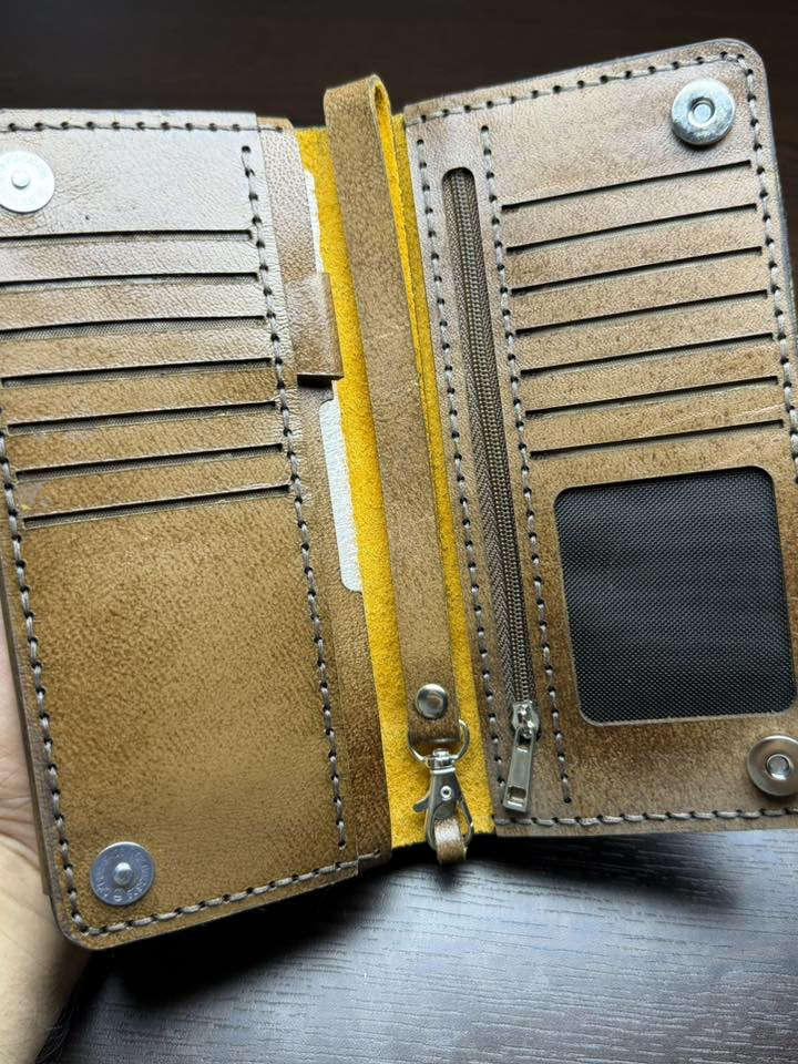 محفظة نقود
جلد طبيعي 100‎%‎ على الفحص والضمان 
تحتوي على سحاب داخلي 
10 خانة لحفظ الهويات 
طباقيه 

13 الف على اول تم


**إذا كنت صاحب هذا الإعلان وتريد حذفه لأي سبب، رجاءا أرسل رسالة إلى الدعم الفني**