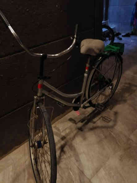 بيسكل سياحي ٢٧ السعر ب٩٠ وبي مجال رقم الهاتف ***********
