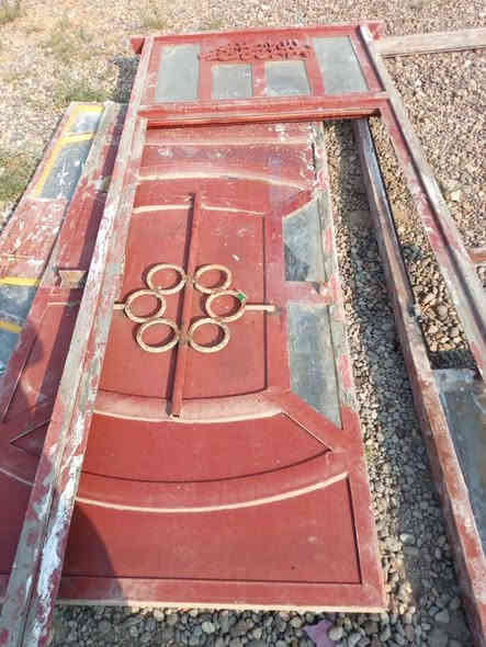 السلام عليكم شباك مع ثلاث ابواب مستخدمه لابواب واحد مع الشباك لزك العرظ 3متر وباب استقبال ارتفاع 3متر والعرظ متر و30 وباب صاله لارتفاع 3متر والعرظ مترالسعر الكلي 300الف التفاصيل على الرقم *********** المكان المحموديه الحي العسكري
