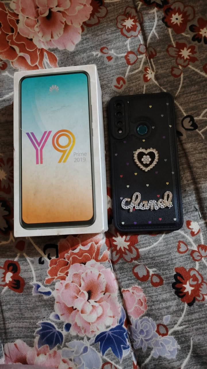 تلفون y9جهاز نضيف فقط بي الكامره الامامي واكفه جهاز وكارتونه وكفر ويا ذاكره ١٢٨ مكاني كربلاء حي عامل شراي هاذا رقمي ***********
