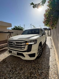 لاندكروز • ماشيه ١٦٠٠٠ • كفالة عامه