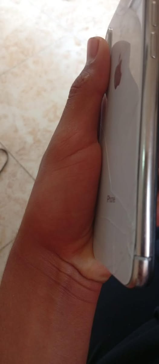 سلام عليكم جهاز ايفون اكس عادي مبدل بطارية وسماعات صوتهن ناصي فد مره وبي ثلم بشاشه صغير بس سعر 70 وبيه مجال ويرهم مراوس مراسله خاص


**إذا كنت صاحب هذا الإعلان وتريد حذفه لأي سبب، رجاءا أرسل رسالة إلى الدعم الفني**