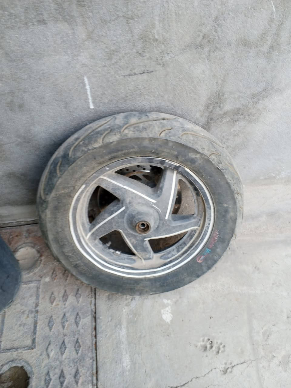 سلامو عليكم متوفر غراض فورزه 06 للبيع 
تفصيغ وشرط الفحص وموجود كتف شحن جديد واصلي 
اسعار مناسبه مكان بغداد الدوره توصيل ماكو 
واتس اب ***********
