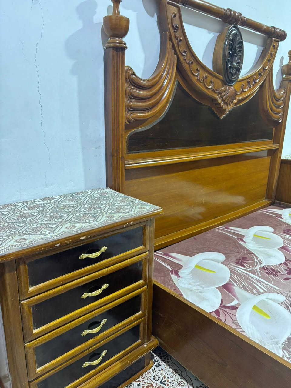 غرفة نجارة اصلي   تفصال
7 قطع سرير-كنتور -ميز تواليت-كومدي عدد 3- زاوية 
كنتور عدد 4بيبان 
السعر 1,500,000 مليون ونص وبيها مجال 
العنوان البصرة ابي الخصيب 
***********
