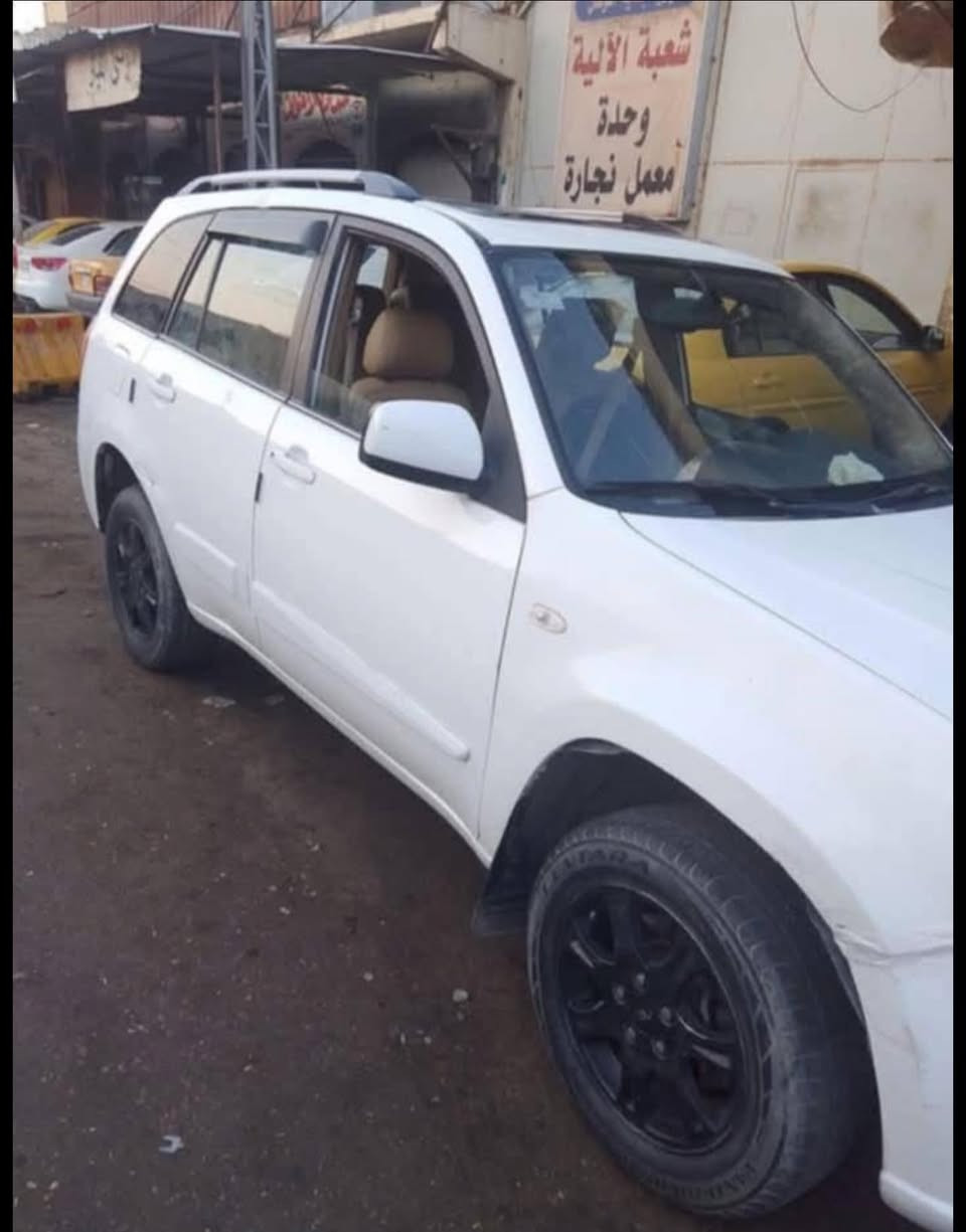 شيري تيكوا 2013 محرك وكير وتحويل بشرط موصفاته فتحه سقف (سلايد روف )قفل مركزي تحكمات ستيرن كشن هيتر تبريد ثلج ❄️ تدفىه كشن جلد مري كهرب جامات كهرب حساسات خلفي 5 ويل كب سعرها ٦٥ قفل اقل لاتخبر وتعب نفسك ماابيع مكاني الموصل الايسر 
***********
