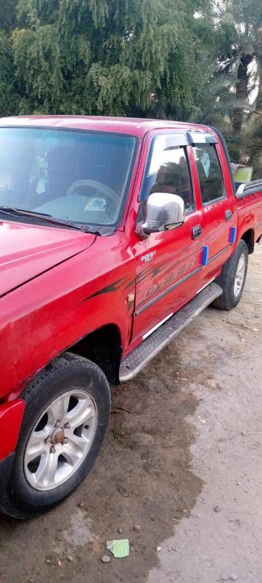 اسلام عليكم 
عندي بيكم دير موديل 13 
كير ومحرك كفالة 
سيارة مصبوغة عام 
بااسمي ورقم انكليزي 
تسقط بسنة 2031 
يعني توني محول 
***********
سيارة نضيفة وعلى ايدي مابيها نقص 
شغل وروح وين ماتريد
