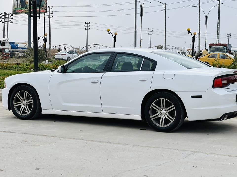 شارجر موديل ١٢ الالون أبيض وارد كندي كفاله عامه رقم بصره نكليزي شاشه جبيره تشغيل عن بعد ويل ١٨ خليجي وبعد هواي مواصفات بيها السياره واحلى من الصور بهواي مكلف بلنشر 
للاستفسار 

رقم صاحب السياره ***********

واتساب***********
