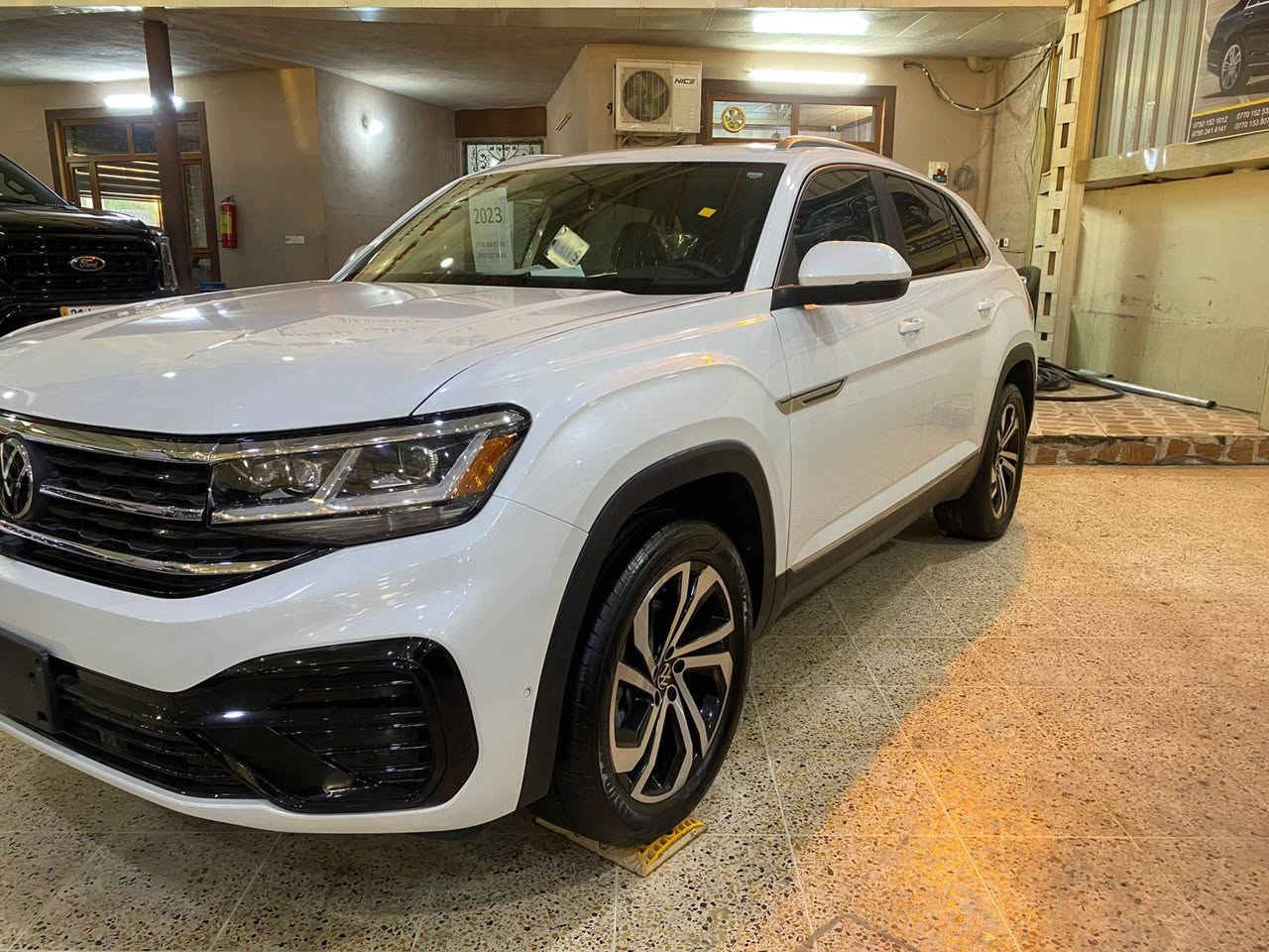 ڤۆلکسواگن اتلەس 2023  cross SEL Premium  V6
سەیارەیەکی زۆر تازە و جوان شوختی نیە 
 لایت و ڕادێتەر و بەردی گزۆز و بەوابە و بیلادی 
هیچ ئەرباگێکی نەتەقییوو
‏V6 مەکینە مەرغوب 3.6L
شاشە گەورە و دەشبول حەوت ڕەنگ دەبڵ ئەکسل
پێنج مۆدی لێخوڕین و گێچ کامل ئەلیکترۆنی
تەنها 30000 mil ڕۆشتووە
لایتی دەبڵ عەدەسە لەگەڵ پێچ کردنەوە دەسوڕیت 
پێش و دواوەی شەش حاسەو پێنچ ڕادار تەنشیتەکان و دواوە و پێشەوە و خەتی جادە
گێڕ و مەکیەنەی بە شەرت نەکراوەتەوە 
ژمارەی شانسی : 1V2BE2CA3PC202719

سعر : لە کۆمێنت داوای بکە ڕاستەوخۆ بۆت دێت 🤖 

ڕۆنی تازە گۆڕاوە هیچ مەسرەفێکی تیا نیە  
سەیارەکە ژمارە کاتییەو دوو مانگی لەگەڵە بۆ ڕەقەم 

ژمارەی مۆبایل 
***********
***********
