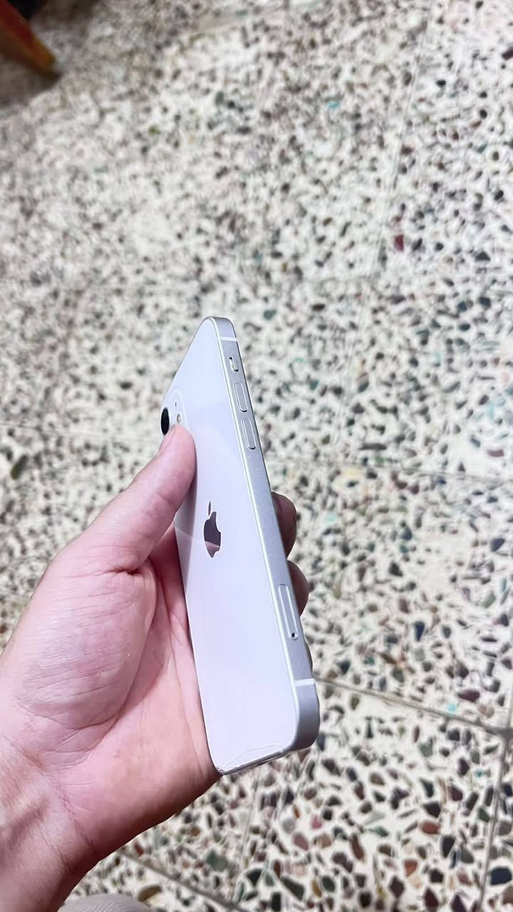 السلام عليكم
ايفون 12عادي نظيف 
مستبدل شاشه نوعيه ولد احسن نوعيه بل سوك 3خيارات
بطاريه 77 بلادي صرف طبيعي 
فيس ايدي شغال 
ذاكرة 128 
بي بس هذا الفطر شوي بلظهر مامئثر 
سعرة 235 
بغداد ***********
