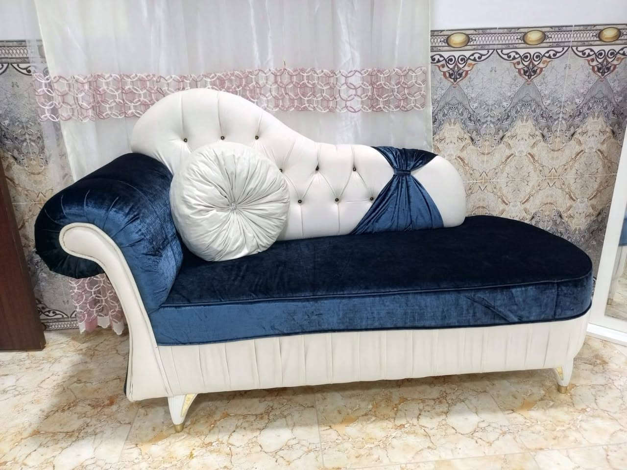 السلام عليكم شاز لونه للبيع فول جديدة ما مستخدم خلاص شراي فقط يتصل ***********
