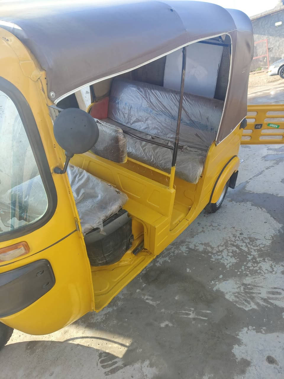 السلام عليكم تيك توك للبيع موديل 18 سعر 4 400 بها مجال ***********
