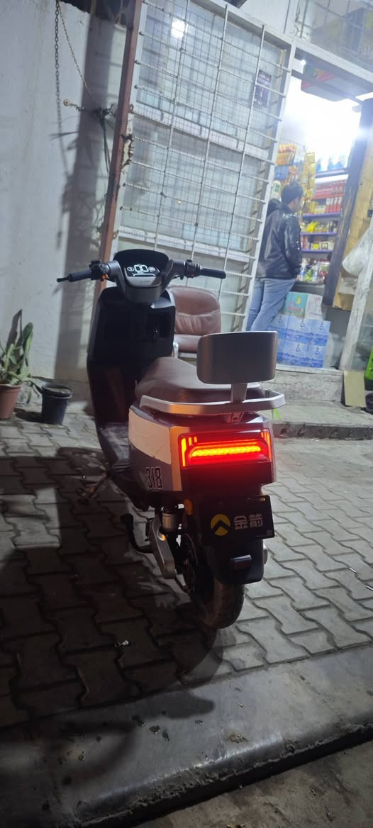 سلام عليكم اعيد النشر بسبب الوعود الكاذبة دراجه شحن نوع اباجي ام عيون 
دراجه جديده وعل فحص وين متريد افحص
6 بطريات كبار  مسطره شرط الفحص
بصمه سويج  لايت زنون عالي وناصي 
سرعه الحقيقي 70 تمشيك 55 كيلو عدل 
سعرها 600 مكاني نجف حي السلام لل تواصل ***********
