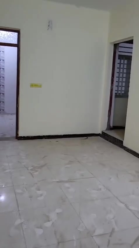 السلام عليكم توجد شقتين للايجار المكان حي العسكري شارع صوره قرب الحديقة جدد ملمسكونات سعر الوحده ايجار 250 الاستفسار *********** امجد للعقار مستعدون لكافة العروض
