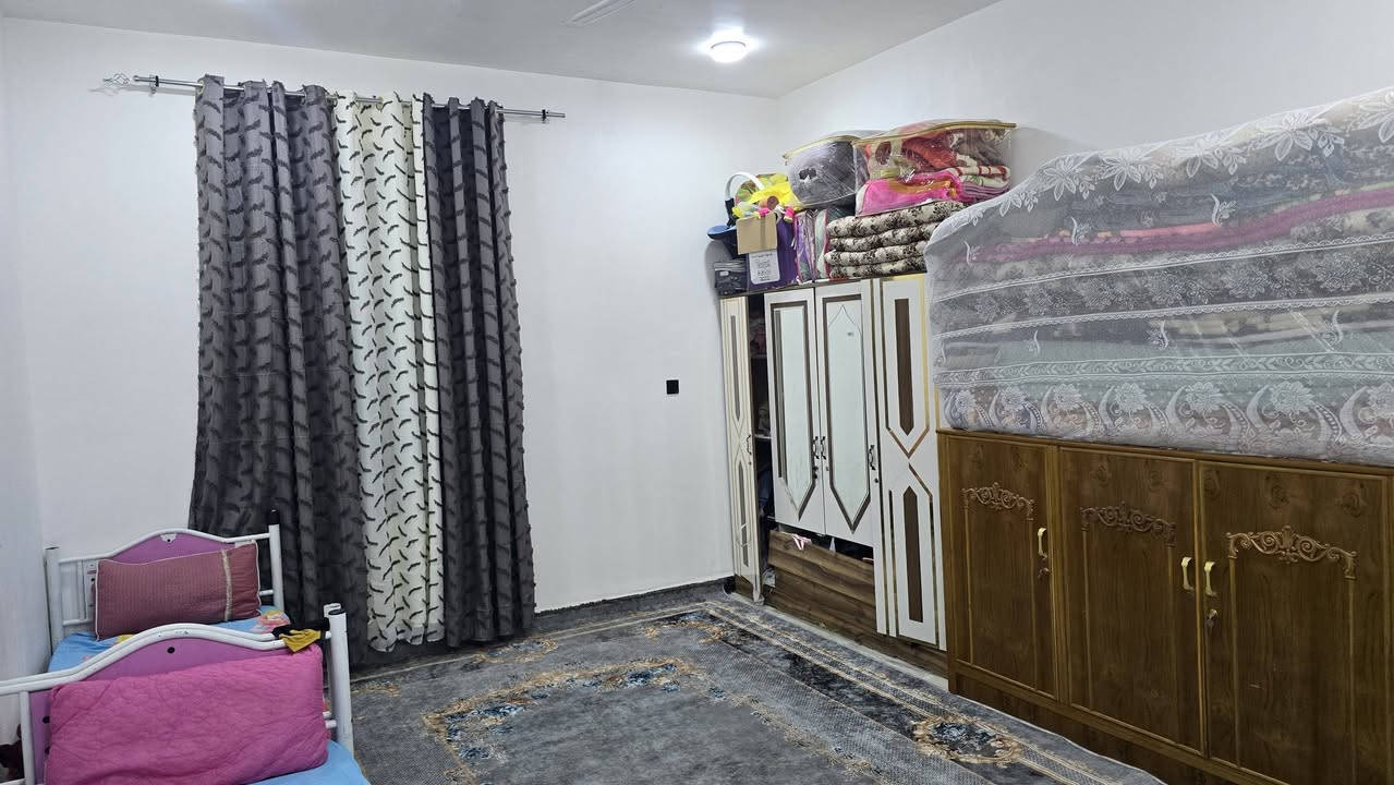 بيت للبيع مساحة 350  متر بناء جديد
مكان تقاطع السياحي قرب مطعم تاج محل الشارع السادة البو عاشور 
غرفة 5×4 سويت 
غرفة 5×4
موزع 6×3
صاله جلوس 9×4
استقبال 7×4
مطبخ بارد 5×3
مطبخ حار 1.75×5
 صحيات داخلية وخارجية 
وكراج +حديقة
الاستفسار على رقم 
***********
