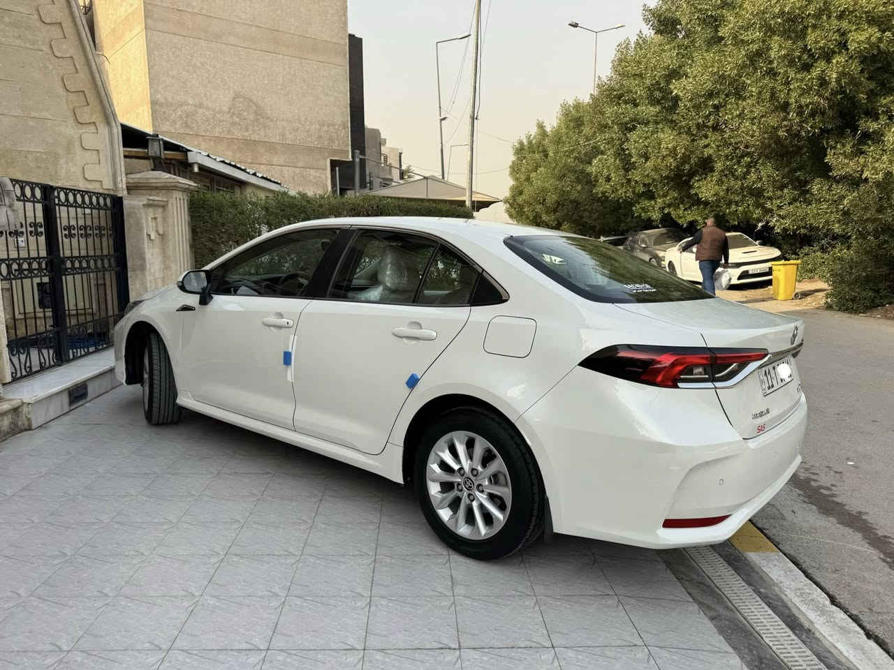 كورلا  خليجي  ٢٠٢٠ (SAS)    مكفوله  محرك ١٨٠٠ بانزين
رقم بغداد  بأسمي مكفوله  استلام شركه عله ايدينه     بصمه   كيجات ليزريه  مري شفط  تحكم ستيرن  حساسات امام خلفي  لد نهاري تبريد قطعتين  ماشيه ٥٧ الف السيارة    نظيفه جدآ وبدون اي نقص  السعر   ١٦٨ $  ( قفل  نهايته  )
مكان السياره بغداد حي القادسيه 
***********
