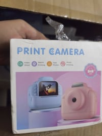 كاميرات فورية • كرتون • ورق هدية