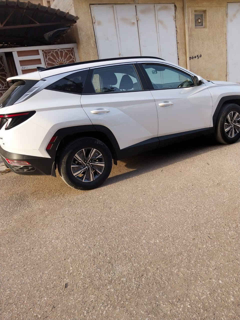 توكسان 2023 هايبرد
فول عدا الفتحة
وارد امريكي رقم نجف 
محرك 1600 تيربو
تشغيل عن بعد
دفع رباعي 
باقي المواصفات معروفة 
ضربتها خفيفة بالدعامية الامامية 
ايرباك ما متضرر 
سيارة اقتصادية بشكل 
السعر 238$ وبيها مجال للجية
مكان السيارة النجف 
للاسفسار اتصال على الرقم ***********
