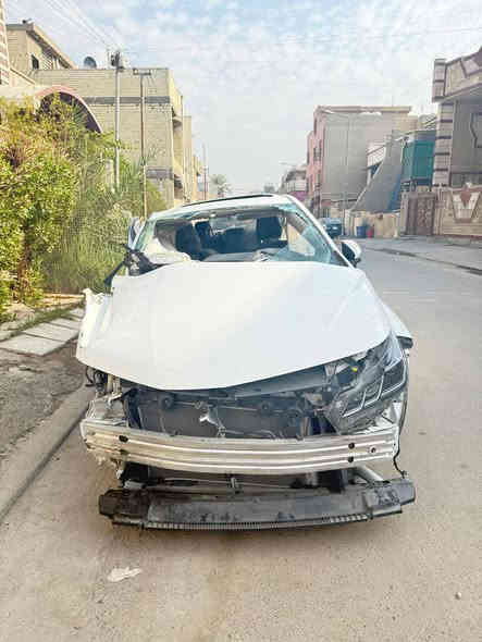 سلام عليكم سياره للبيع تويوتا كورولا موديل 25 شكل خليجي على حادث بيع شراي يتصل 
العنوان بغداد الغدير ***********
