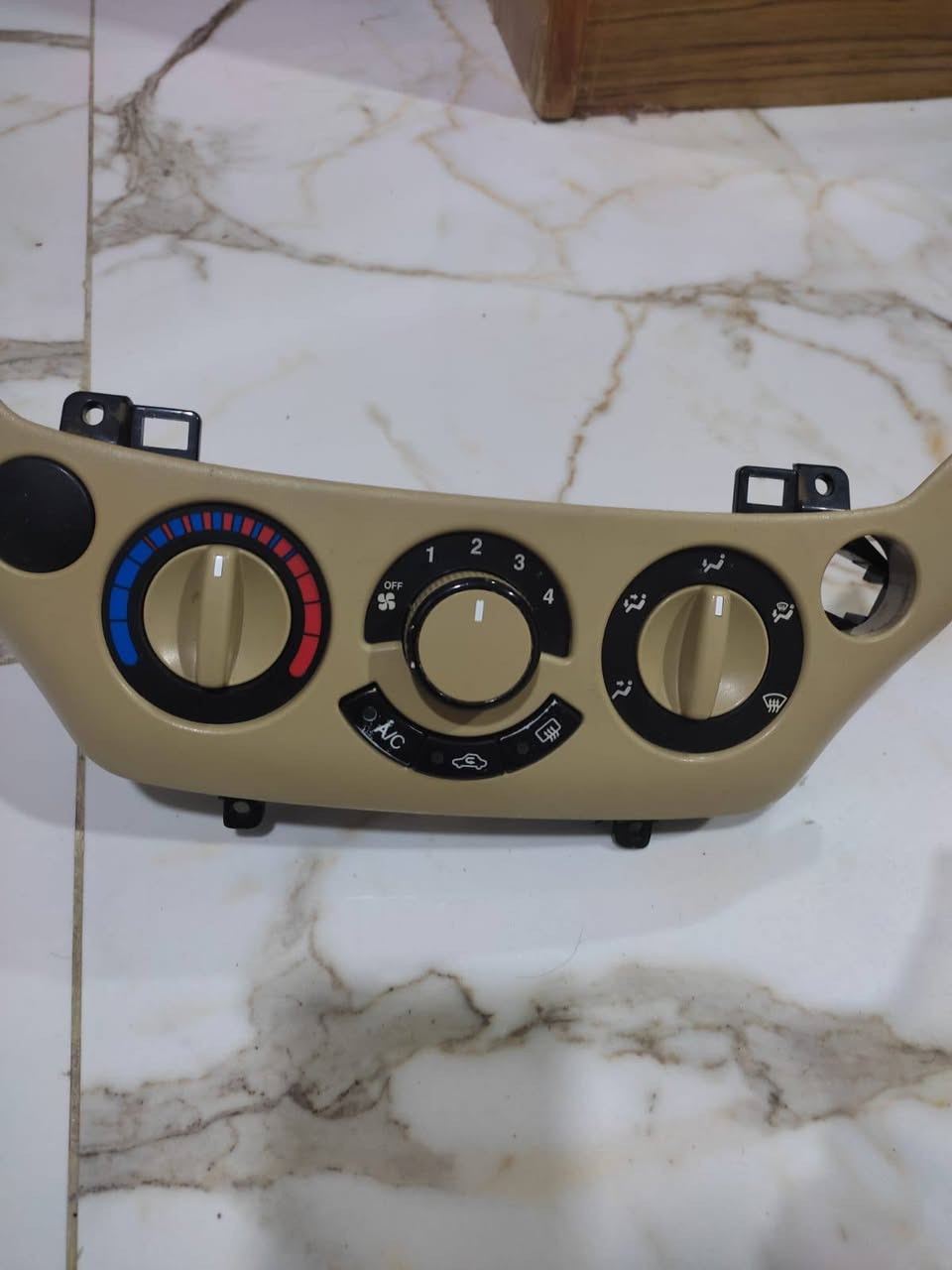 السلام عليك خوان للبيع مال تفصيخ جديده بل كارتون لشراي يراسلني على الواتساب***********
