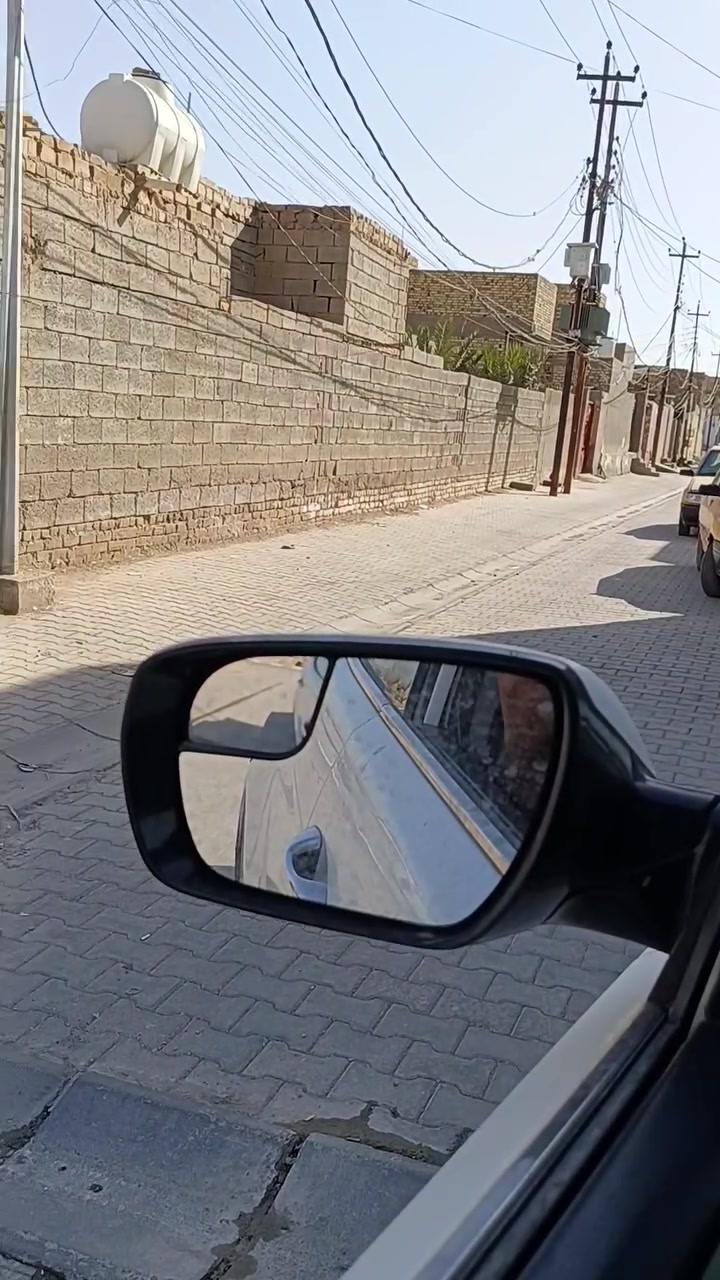 السلام عليكم بيت للبيع اعتبار عرصه مساحه 240م. ركن ع شارعين خلف اكاديميه الشرطه كامل الخدمات امام البيت فضله اكثر من 130م تكدر تستغله محلات بسعر مناسب. ***********
