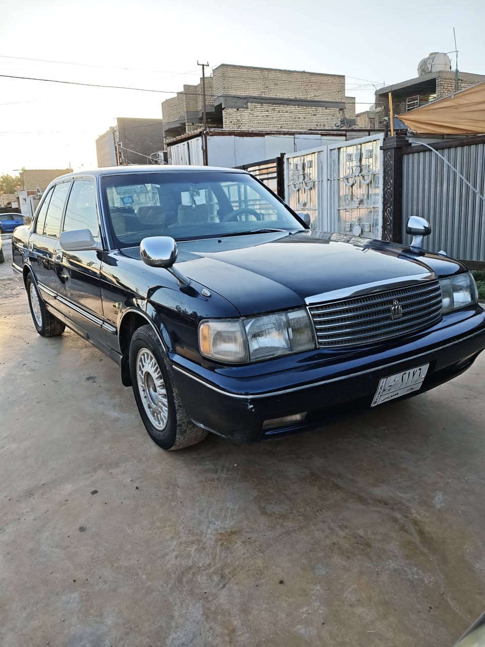 السلام عليكم 
للبيع كراون ارنب ديلوكس موديل 1995
رقم بغداد الماني 
السياره للبيع فقط بدون مراوس 
حال السياره كما موضح في الصوره 
السياره بيها بعض الملاحظات 
السعر 55 ورقه وبيها مجال بسيط
مكان السياره بغداد 
لتواصل رقم الهاتف : ***********
