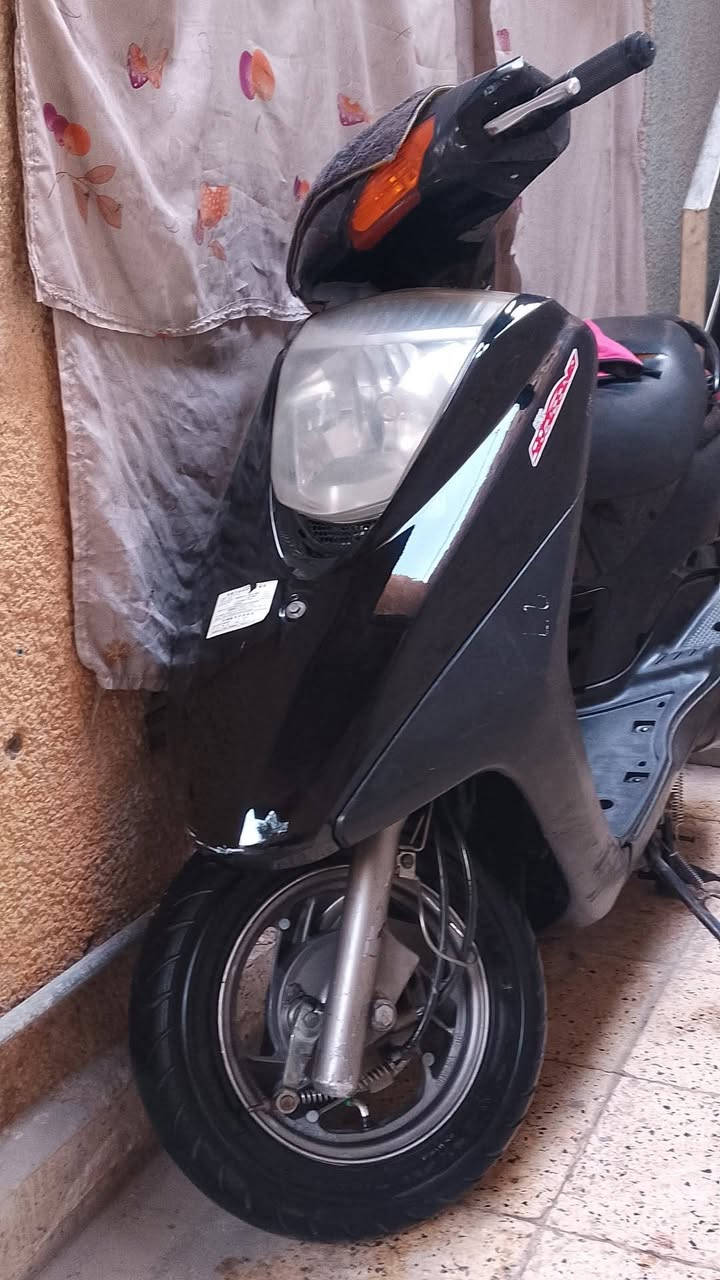 سلام عليكم دراجه بريز للبيع دراجه خير من لله دراجه شلعه معدل سلف هندر كهربائيات كلهن  شغاله شراي يتصل على الرقم *********** 
دراجه مكانه بغداد
