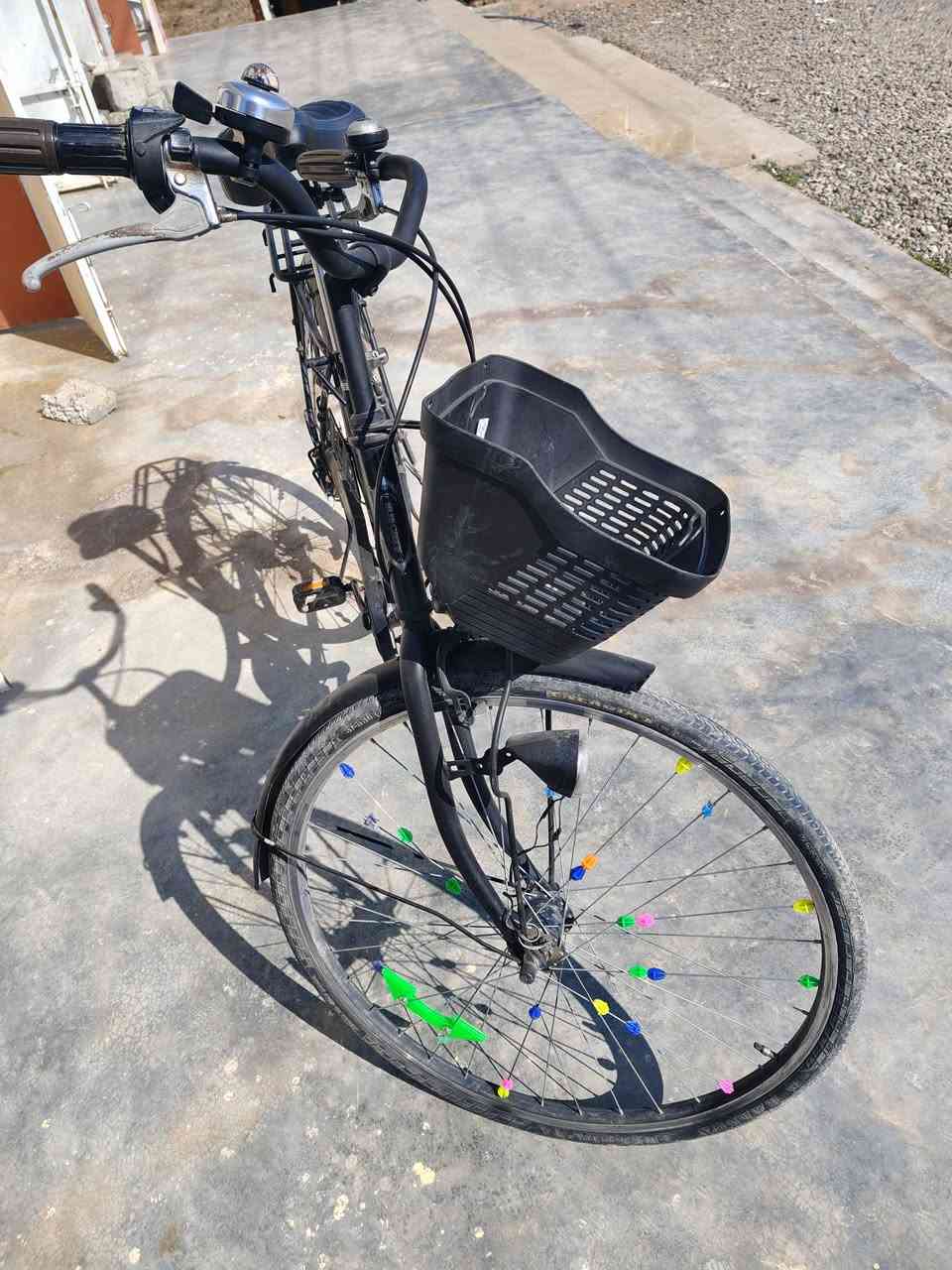 السلام عليكم بايسكل للبيع حجم 27جديد حساس تبديلات كلشي بي شغال مايعوزو كلشي احله من الصور رقم الهاتف *********** السعر 110وبي مجال #ادمن_وافق
