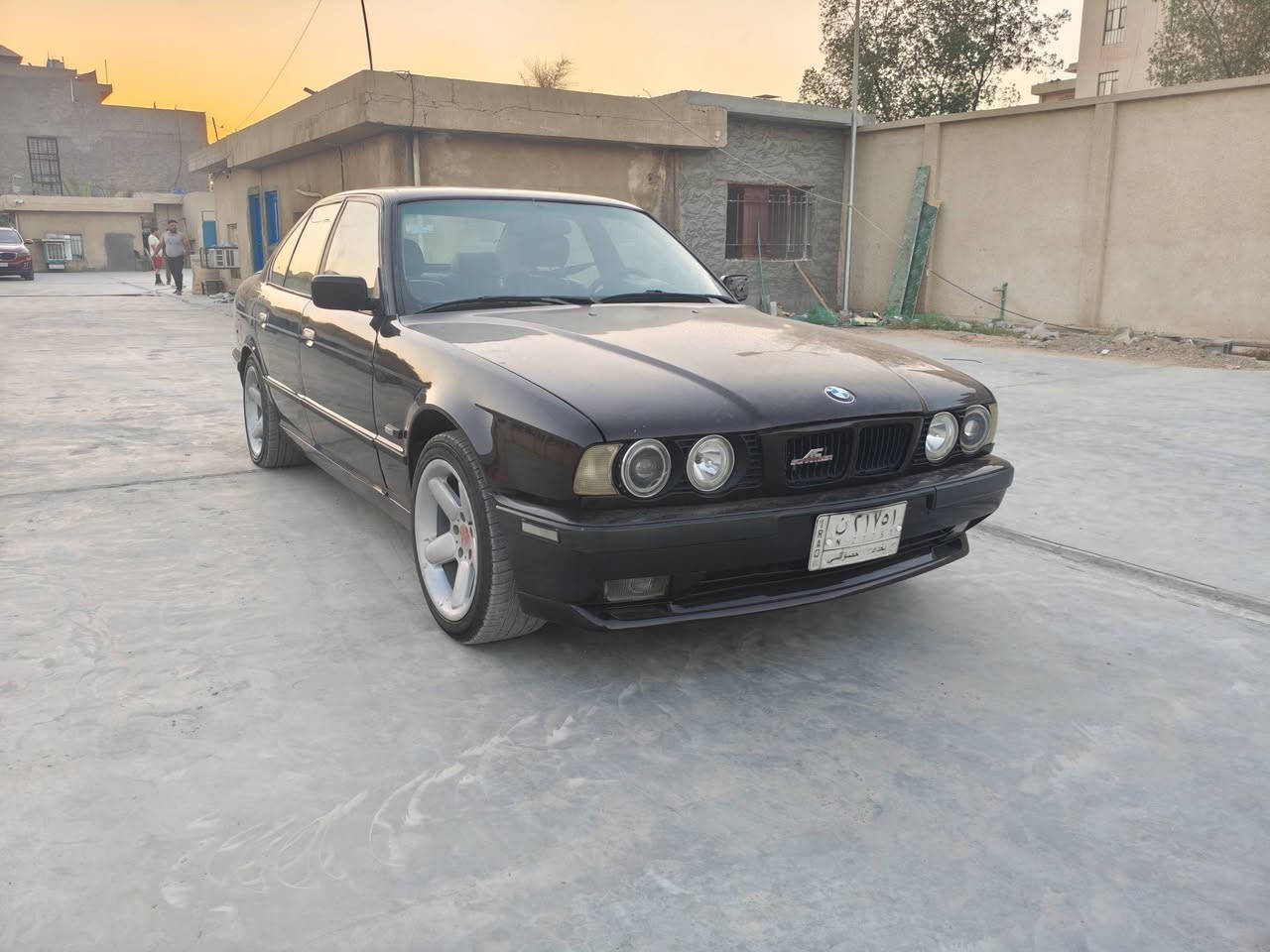 سلام عليكم bmw 525اصل موديل 91 مسكر 25 عدله  كير اوتو فول مواصفات بجم عريض فتحه برده كهرباء كشنات جلد وتدفئه صبغ جماليه فقط بدون حادث مكفوله كير مكينه حداديه تخم تاير كله جديد السعر 52  مكان السياره بغداد حي النصر ***********
