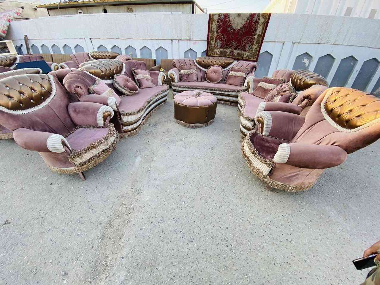 السلام عليكم 
تخم 10 مقاعد نضيف كلش مثل مموضح بلصوره 
كوشات كامله + طبله وسطيه 
السعر 650 وبي مجال شارع فلسطين 
***********
