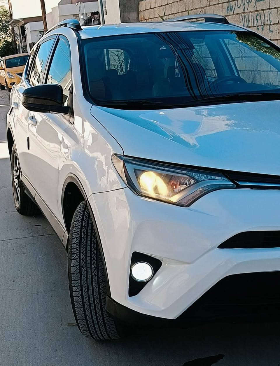 راف فور مودیل 2018 وارد کندي
سنوية لحد 2029 بأسمي تحويل ثاني يوم
رقم اربيل
كوبون بنزين
تك ويل
رادار تحديد مسار 
تحديد سرعة
شاشة ايباد
جام كهربائي
ثلاث وضعيات قيادة 
(اقتصادي.طبيعي.رياضي)
قطعتين صبغ جاملغ و بونيد 
حادثها مبين بالصور

راڤ فور  مودیل le  2018 كەنەدی
ڕەقەم هەولێر سەنەوی بەناوی خۆمە تا 2029 و یەکسەر ئەکرێ بە ناوتەوە
وەرەقەی بەنزینی هەیە
تاک ئەکسلە
ڕادارە هێڵی جادە
تەحدید سورعەیە
سێ مۆدی لێخوڕینی هەیە
چوار تایەی تازە
جام کاربايى
شاشە ئایپاد
وێنەی دەعمەکەی دانراوە
دوو پارچە سبوغ
بۆنیت و جاملغ

 
تلفون
***********
***********
شاصي
JTMZFREV7JJ727632
