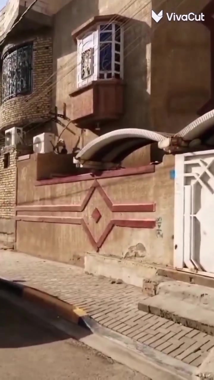 للاستفسار ***********
طابقين ركن موقع مميز في حي المهندسين على شارع الزبير العام
