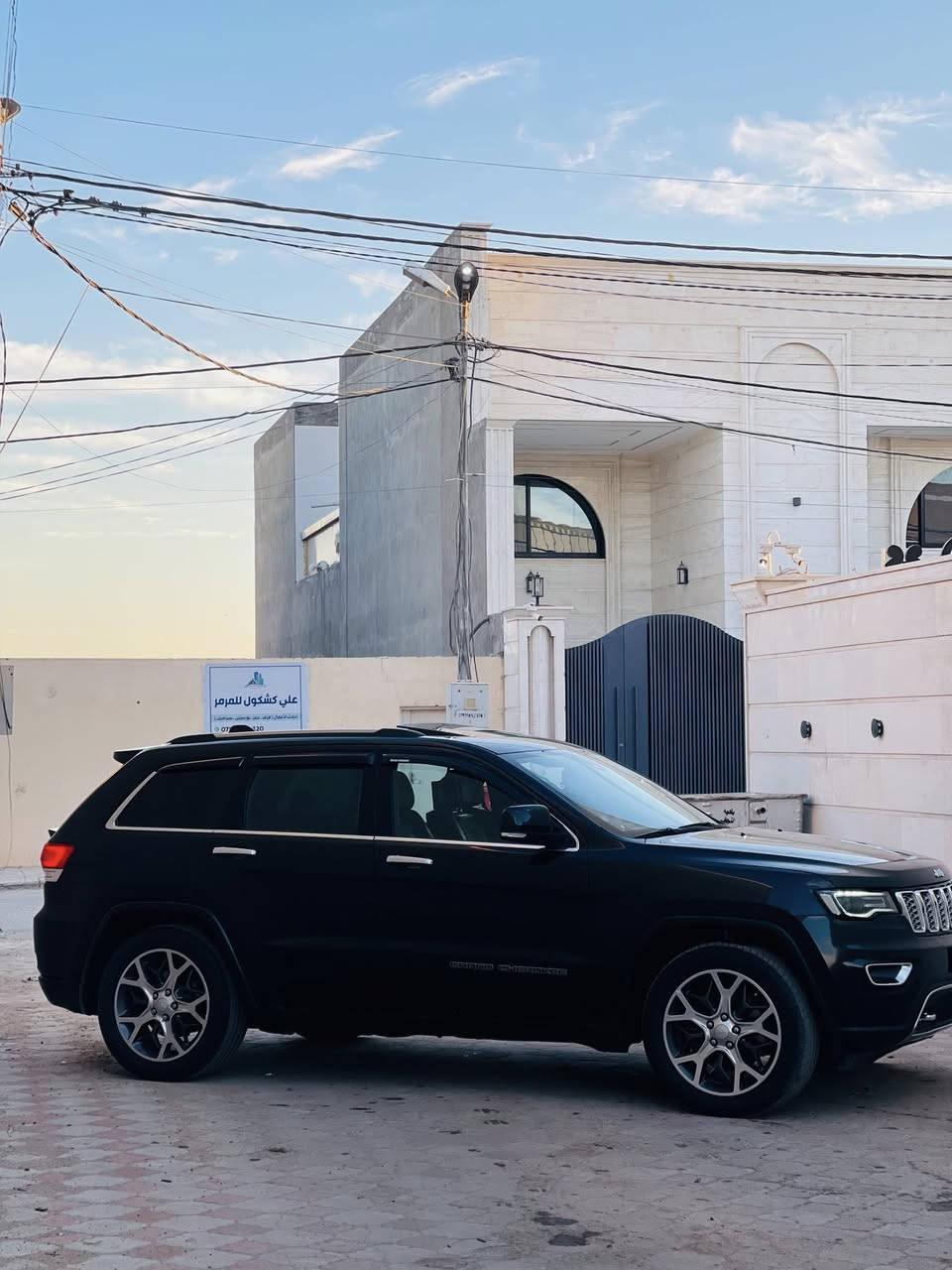 جيب اوفر لاند خليجي وكالة ليث العبيدي
فول مواصفات ومعروفه الاوفر لاند 
موديل 2019 رقم اربيل هزه وسنويه جديده باسمي  
وكالة + تحويل حسب الرغبه مكينه 6 سلندر مكفوله من الفتح والتبخير ومن اي خلل و شرط الفحص 

السعر 273 وبالعافيه ع ياخذه وماكو هيج سعر ابد سياره بيه جاملغ امامي صبغ + كرن جاملغ ثاني صار عندي بي بارد ومامبين ابد 

المواصفات 
بنوراما 
جكات صعود ونزول نضام تعليق الهوائي 
داخل اسبيرسو  قهوائي طلب خاص 
3 شاشات كبيره + سماعات خاصه بالشاشات الخلفيه وريمونت تحكم 
رادارات جانبيه واماميه وخلفيه 
سستم صوت هارمن كاردن 12 سماعه +
 دمام صندوق + سيدي جنجر 6 اقراص
صندوق كهرباء 
فور ويل 4x4 
نضام اوتو ستوب + اوتو بارك 
3 انضمة قياده سبورت + نورمل + ايكو 
ويل كب حجم 20 + تخم تايرات جدد 
شفتات ستيرن 
كشنات جلد كهرباء + تدفئة وتبريد 
كشنات خزن ميموري ( كشن ذاكره ) 
ستيرن كهرباء + تدفئة وتبريد ستيرن 
عداد المسافة : 78 كيلو 
الجام كوله مغلف بوليرايز وبعده ع ضمان 

كير محرك تبريد كهربائيات حداديه كوله ع وضع شركة وبرغي مابيهن نقص ولاخلل وشرط الفحص 
اخوان السياره كلش جديده ونضيفه واحلا مما تصور وبالعافيه ع ياخذه انشالله 
الشراي يتصل 
*********** اتصال 
*********** وتساب
