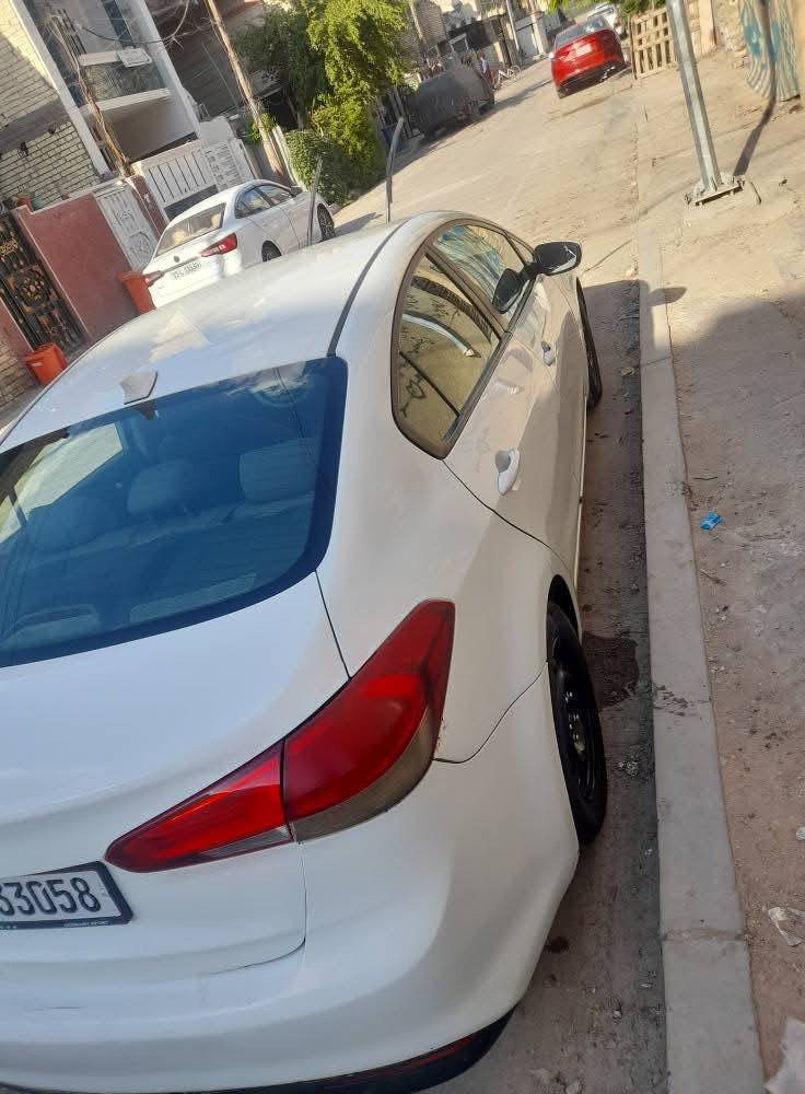 السلام عليكم  كيا فورتي موديل ١٧  حادثها قبغ جنطه وبيها صبغ بالجملغ اليسره من جه الايت وبيها بارد بالحافه مال باب من جه الجاملغ   رقم بغداد   السعر ١٢٦ مكاني الشعب ***********
