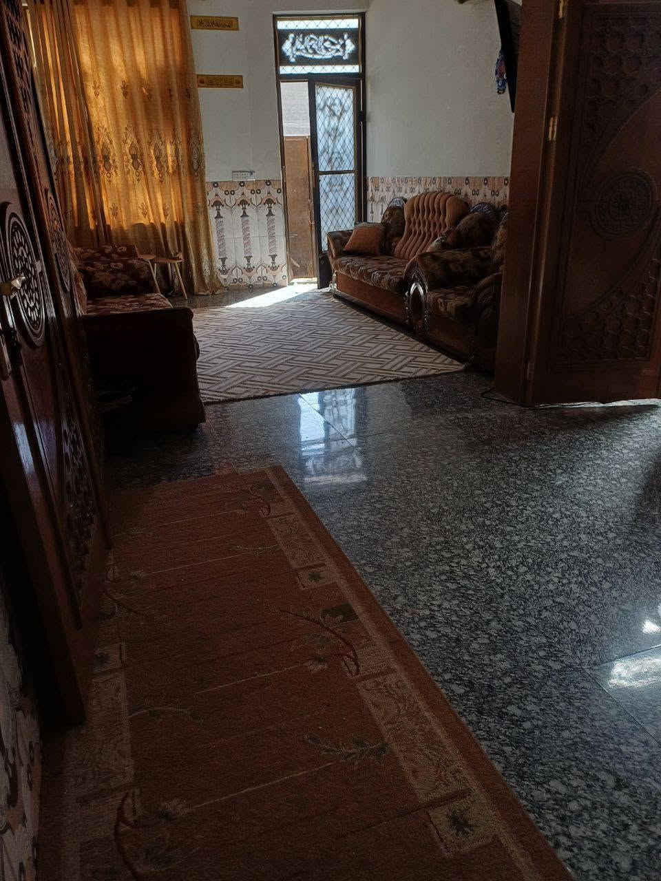 بيت للبيع المستعجل وجوه السوك في كربلاء حي القدس جهة حي السلام خلف محطة الكفيل مساحة 100م طابو صرف طابق ونص غرفتين نوم وملحقاته البيت جديد بناء درجة اولى السعر 125 مجال قليل للاستفسار *********** / ***********
