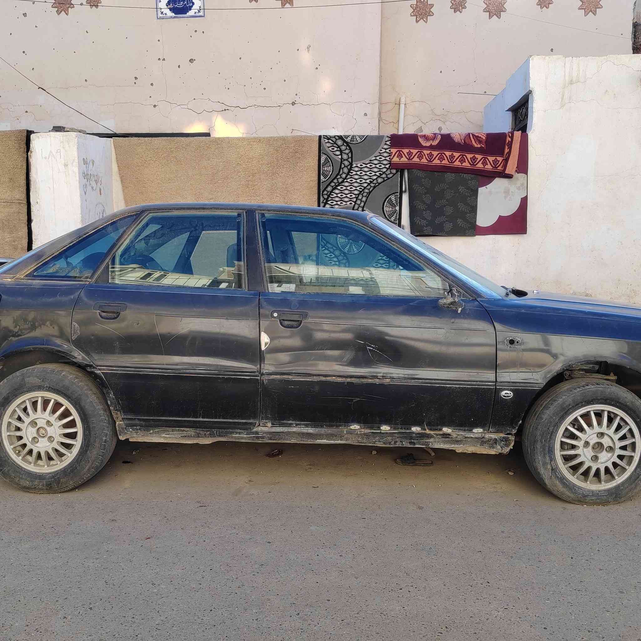 السلام عليكم
اودي 1990  شرط تحويل. محرك كايم. ابيع ع حطتهاا 8 اوراق.   مكانهاا الرمادي التأميم 

***********
