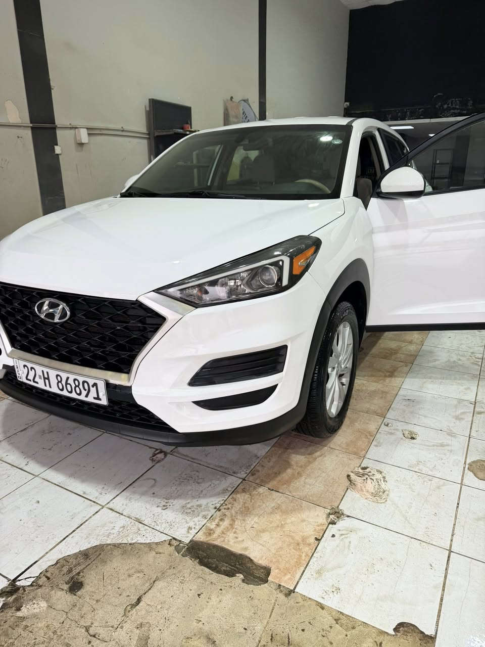 هيونداي توسان أمريكي بدون حادث بارد فقط  وبيها قطعة كلير موديل 2021 المواصفات العامة محرك  المسافة المقطوعة 83 ألف سيرفس كامل بالشركة السيارة كفالة عامة كير ومكينة حدادية كهربائيات كاملة بشرط سيارة نظافة عالية جداً
المواصفات التفصيلي
كرسي السائق كهربائي
حساسات360 درجة
شفتات ستيرن
شحن موبايل
نظام صوتي
إضاءة LED أمامي وخلفي
حساسات أمامية وخلفية
مرايا كهربائية مع طي أوتوماتيك وترحيب
صاجات بلاك
تحكم من الستيرن
منفذ 220 فولت
مانع انزلاق
عدسات إضاءة
خروج عن المسار
فتحات تبريد خلفية
هاند بريك بصمة
تبريد مركزي منفصل
مانع انحدار
دشبول ليزري
مراية عاكسة
لايتات كهربائية
زينون عالي 
شاشة نظام القيادة
ويل كب كروم قياس 18
كروم خارجي كامل
دبل LED
نظام تحذير خط الطريق
السعر 180 

أغراض الشركة كاملة
سبير وكتلوك موجودة
مكان السيارة اربيل 
رقم صاحب السيارة 
***********
