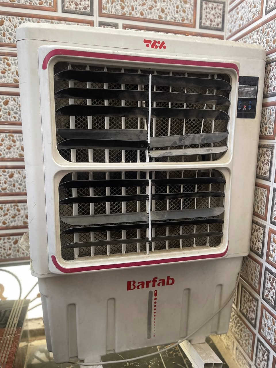 1-بايسكل تجاري نضيف الحجم 26 السعر 80 وبي مجال قليل
2-مبرده تبريد ثلج سعر 125 شغاله 
3-مجمده عاطله غاز سعره 100
4-غساله تشتغل تجفيف فقط سعر 50
5-جمبر حديد سعر 50
مكاني نجف كوفه شارع المعمل الرقم:***********
